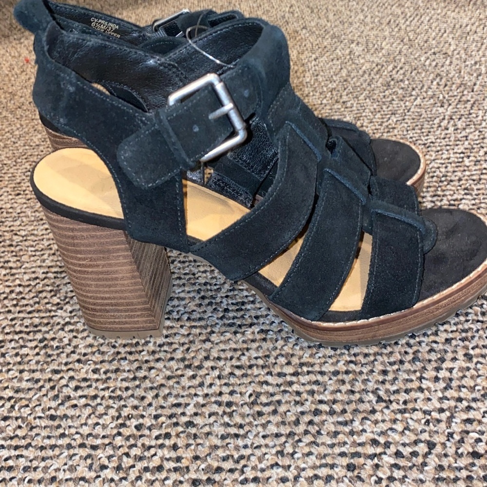 Crown vintage size 6.5 suede heels